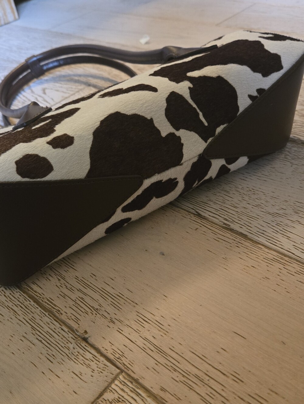 House of Harlow 1960 East-West Baguette Calf Hair Barrel Shoulder Bag Cow Design - Picture 7 of 7